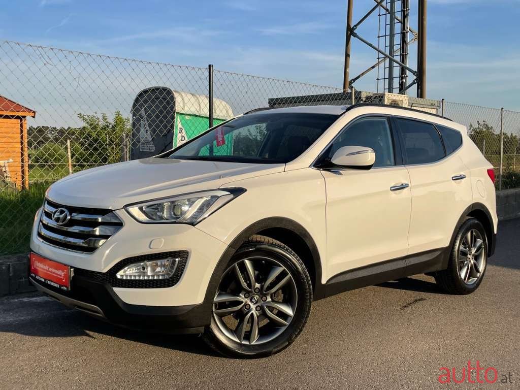 2012' Hyundai Santa Fe photo #2