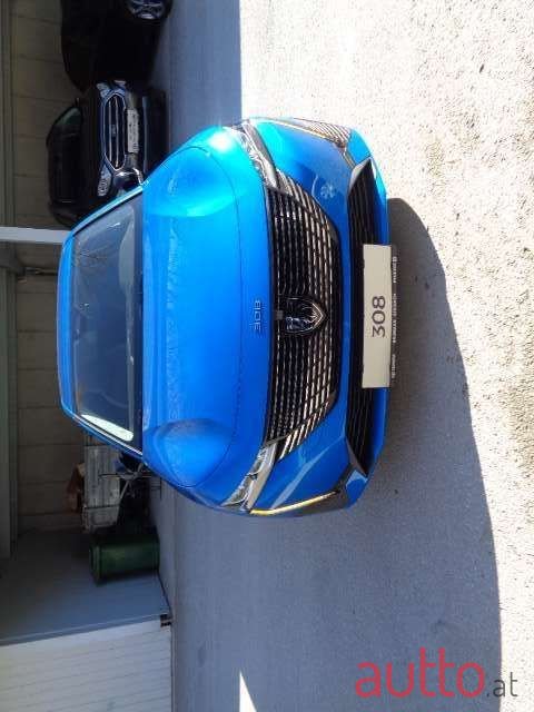 2023' Peugeot 308 photo #2