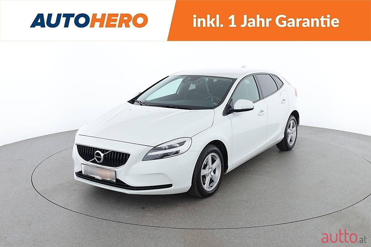 2019' Volvo V40 photo #1