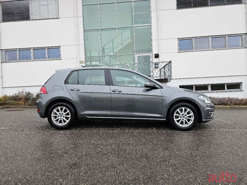 2018' Volkswagen Golf photo #5