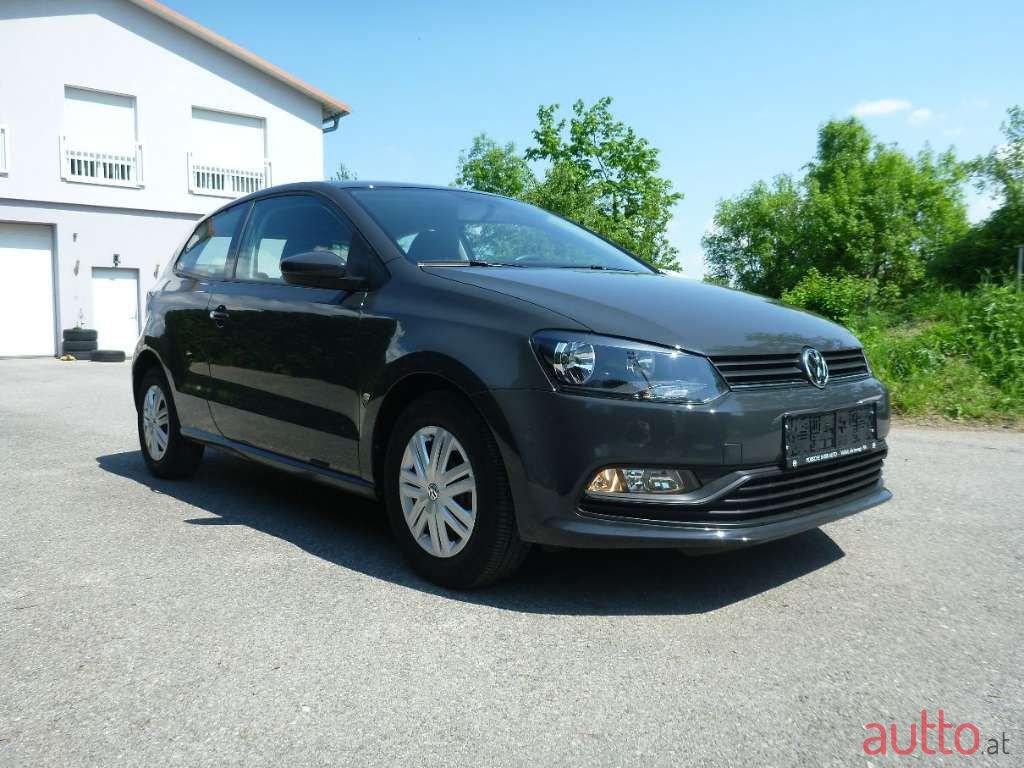 2016' Volkswagen Polo photo #2