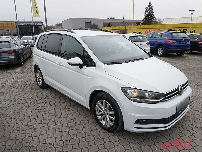 2019' Volkswagen Touran photo #2