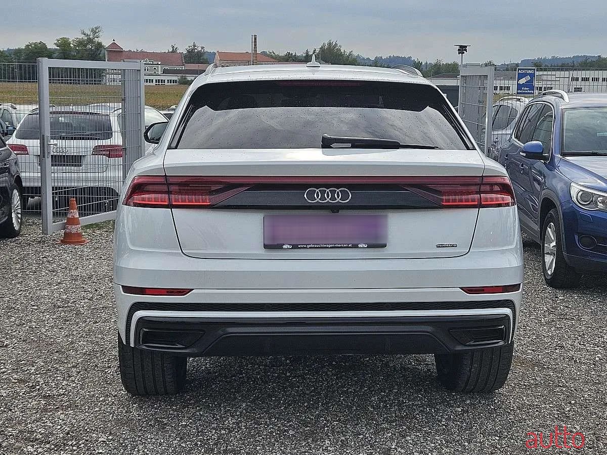 2019' Audi Q8 photo #5