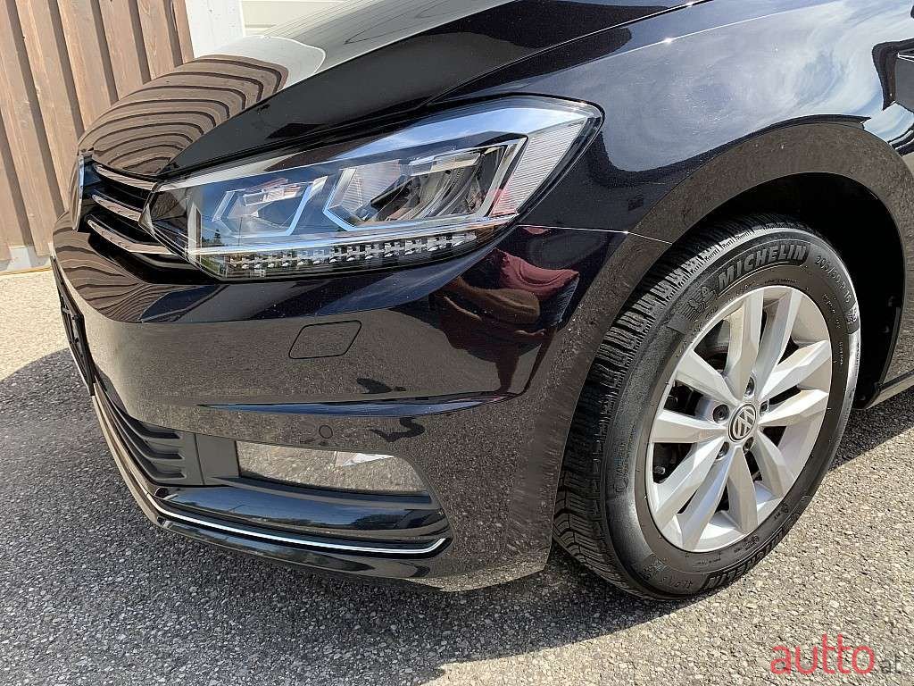 2019' Volkswagen Touran photo #4