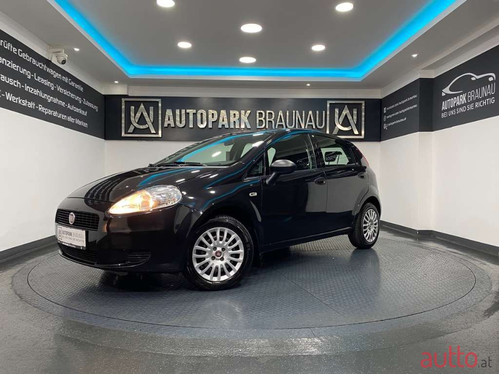 2010' Fiat Punto photo #2