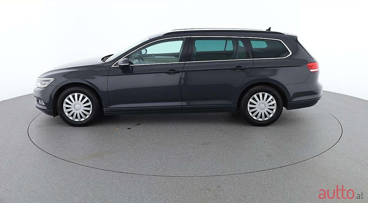 2019' Volkswagen Passat photo #2