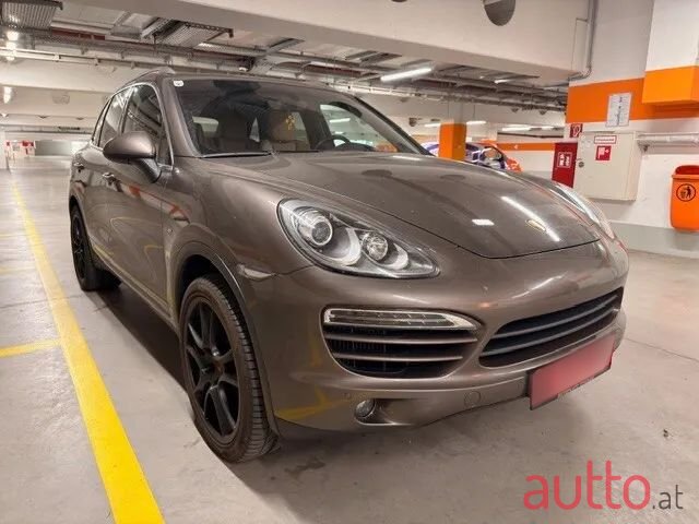 2012' Porsche Cayenne photo #3
