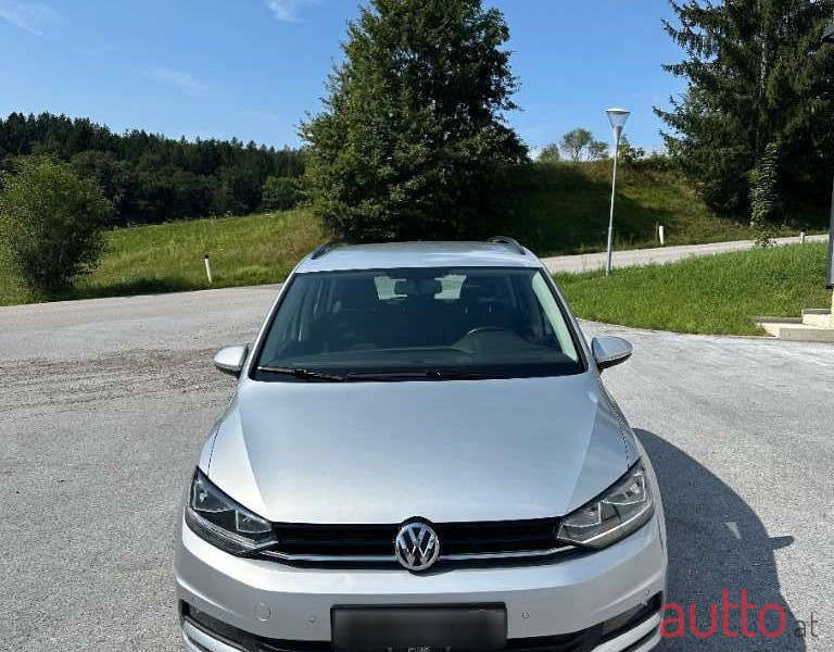 2018' Volkswagen Touran photo #3