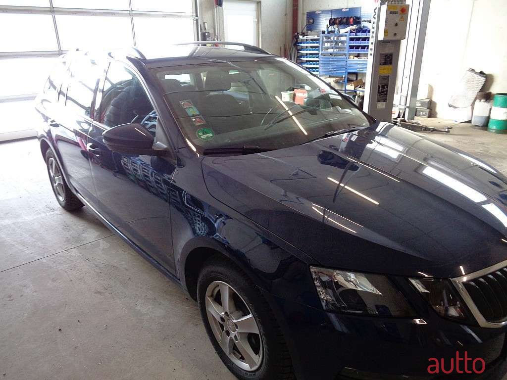 2017' Skoda Octavia photo #2