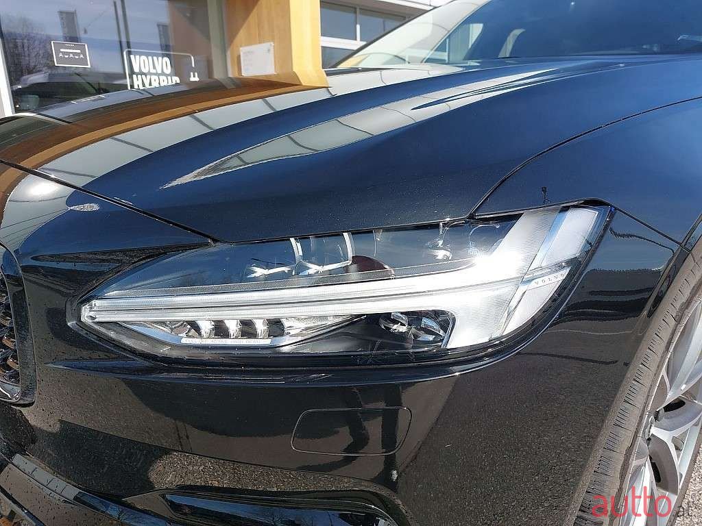 2022' Volvo V90 photo #4
