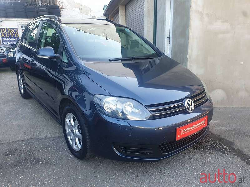 2010' Volkswagen Golf photo #1