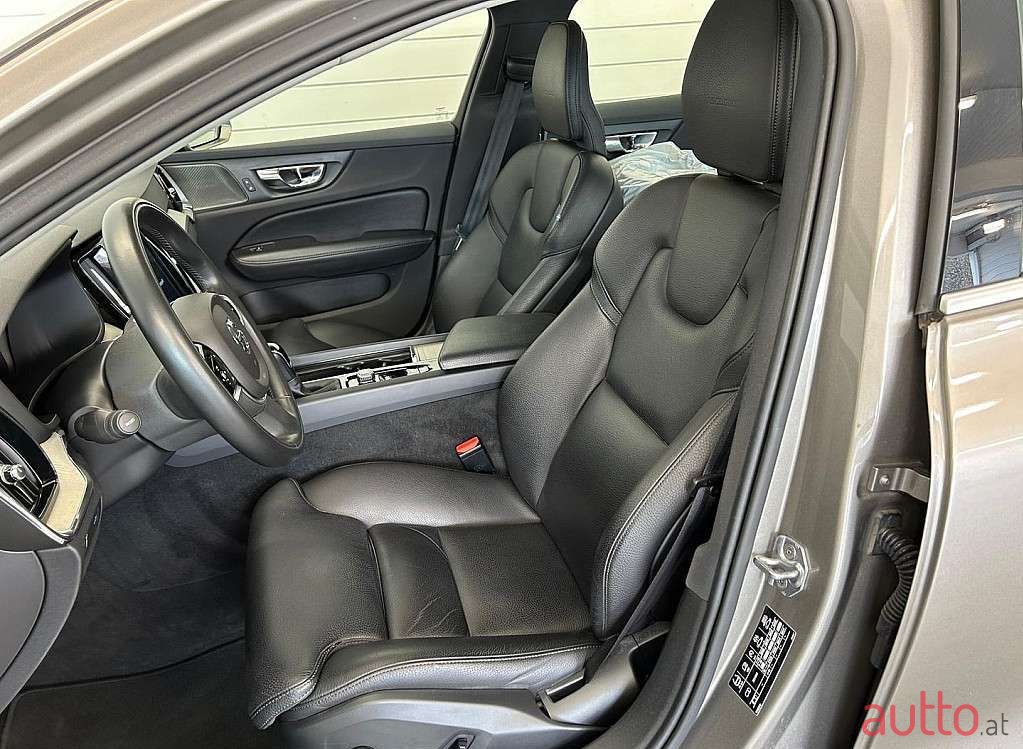 2019' Volvo V60 photo #6