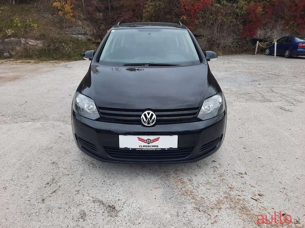 2010' Volkswagen Golf photo #2