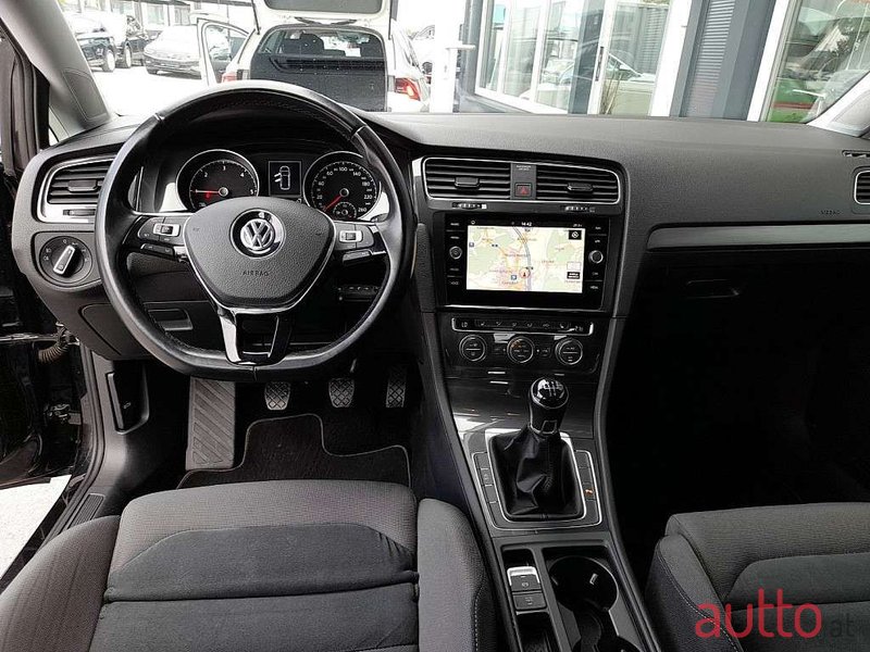 2020' Volkswagen Golf photo #4