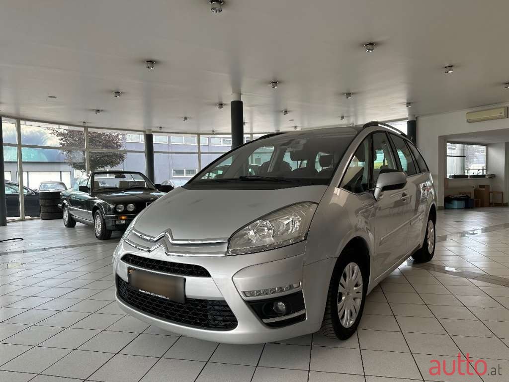 2012' Citroen C4 Picasso photo #1