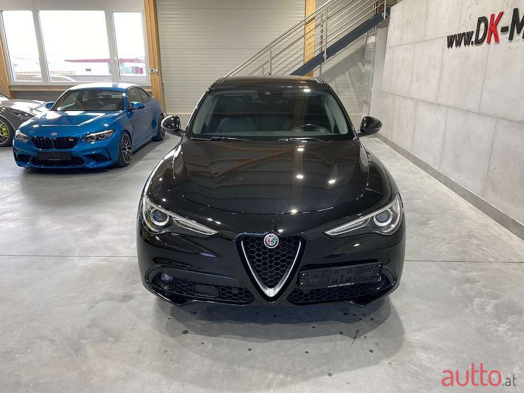 2017' Alfa Romeo Stelvio photo #4