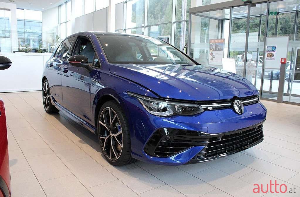 2023' Volkswagen Golf photo #1