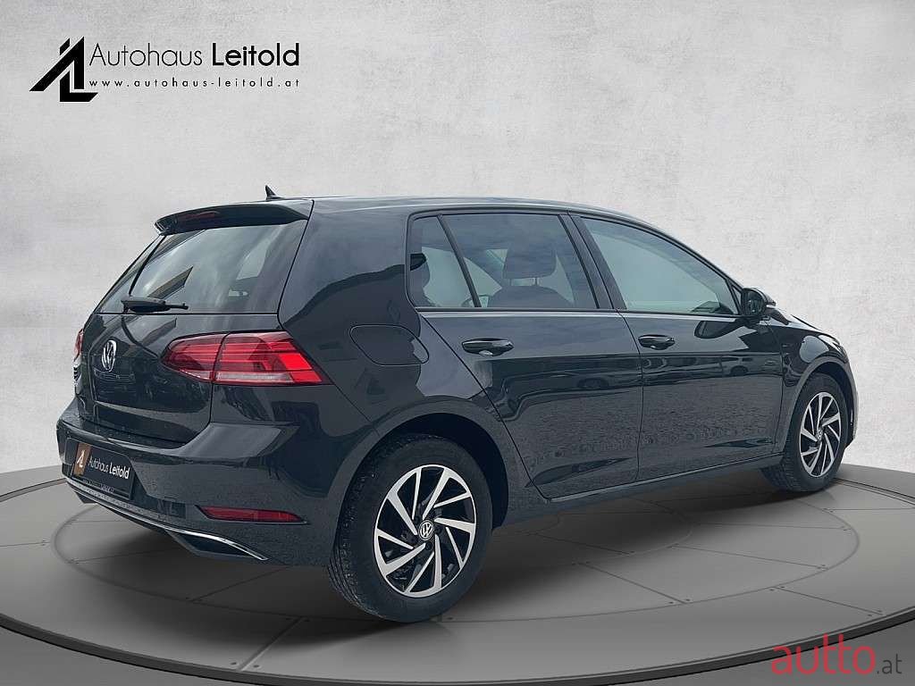 2018' Volkswagen Golf photo #6