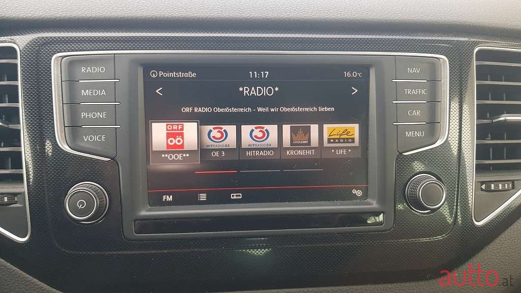 2015' Volkswagen Golf photo #6