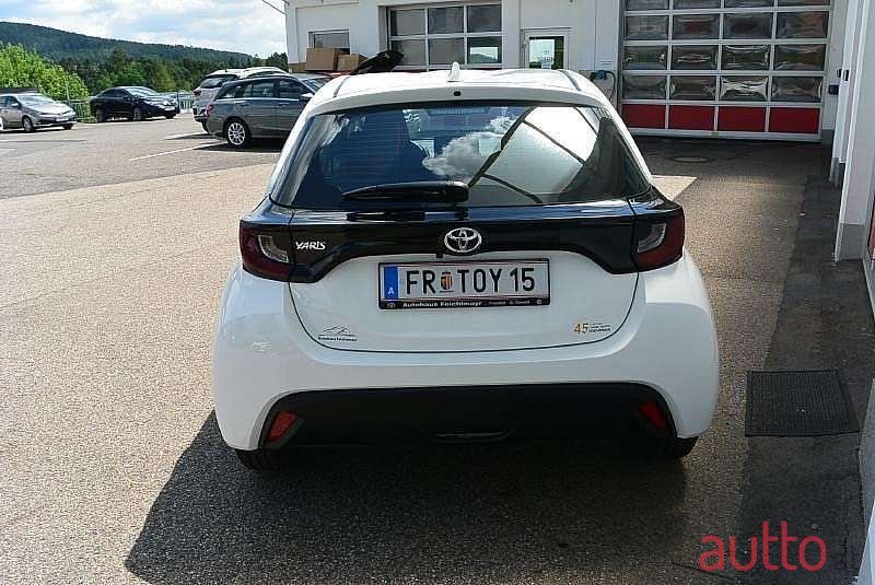 2021' Toyota Yaris photo #5