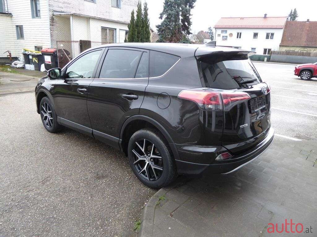 2016' Toyota RAV4 photo #3
