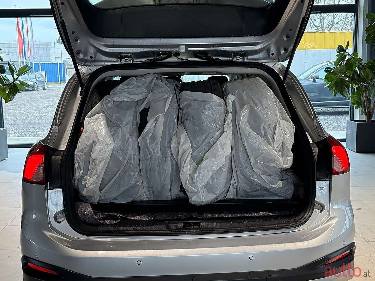 2020' Ford Focus photo #4