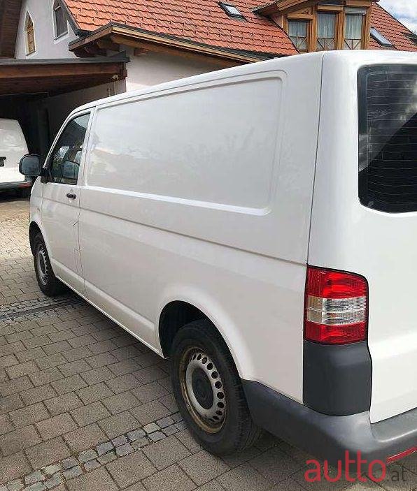 2010' Volkswagen Multivan photo #1