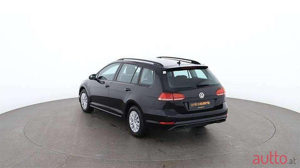 2019' Volkswagen Golf photo #4