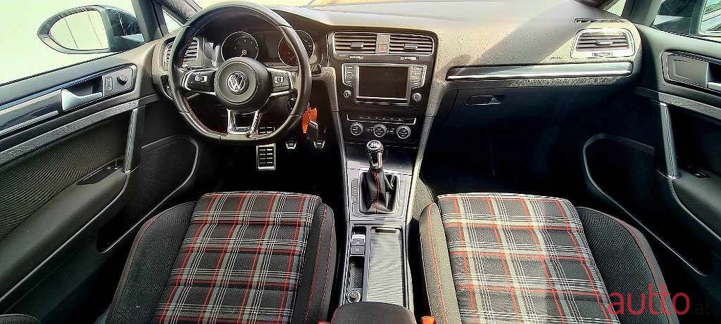 2016' Volkswagen Golf photo #6