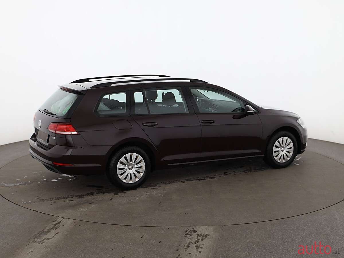 2017' Volkswagen Golf photo #4