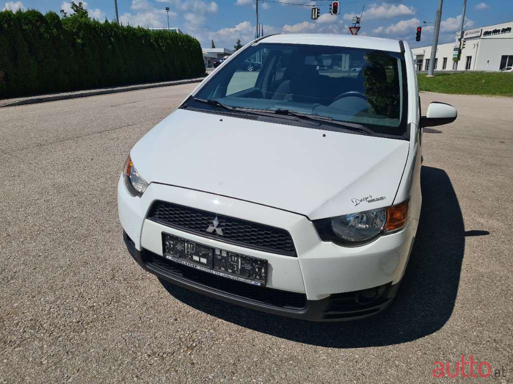 2011' Mitsubishi Colt photo #4