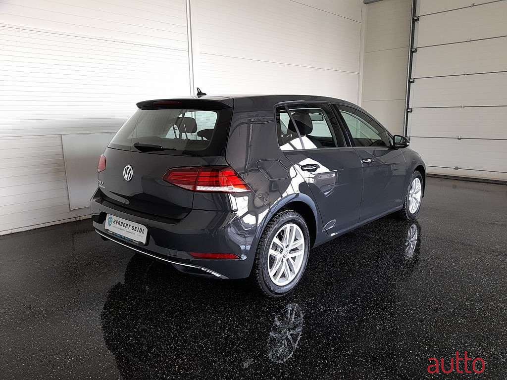 2019' Volkswagen Golf photo #1