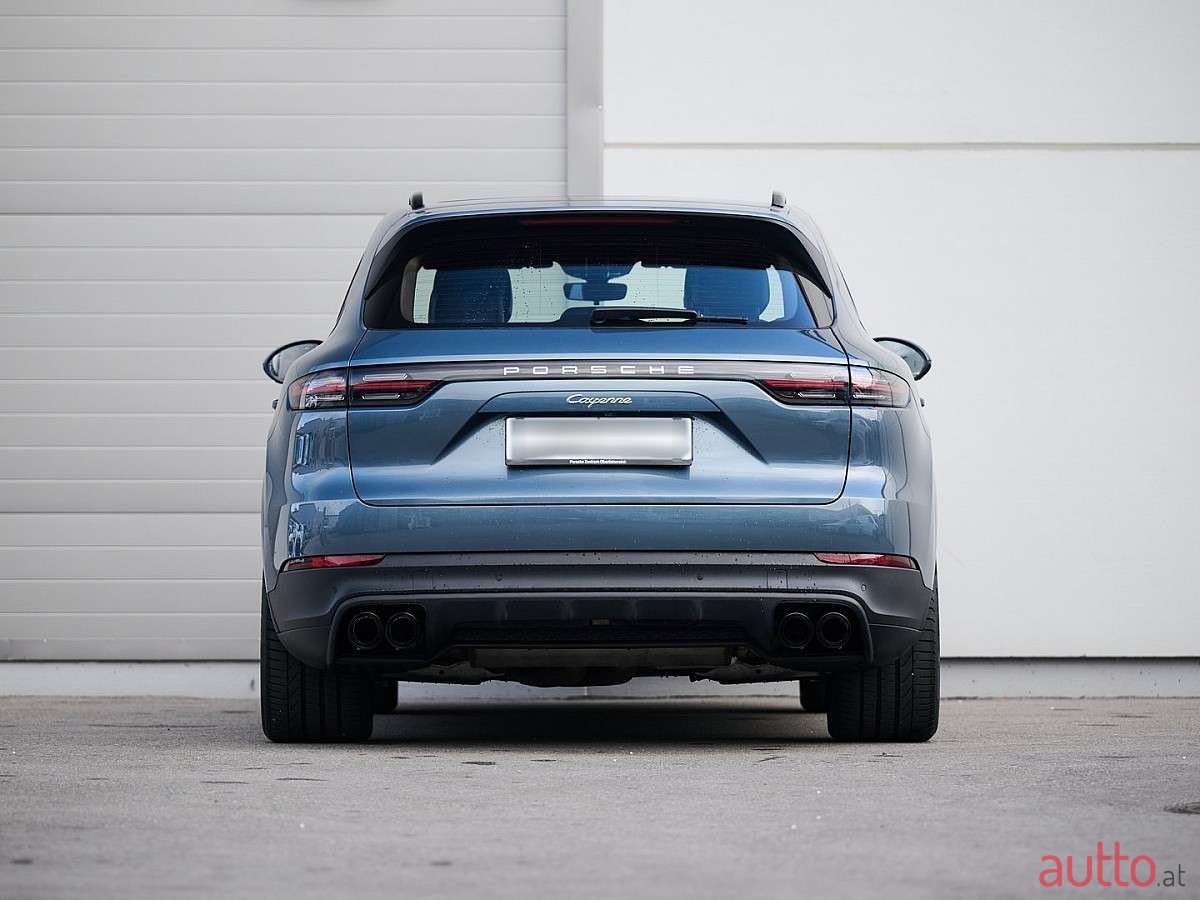 2020' Porsche Cayenne photo #4