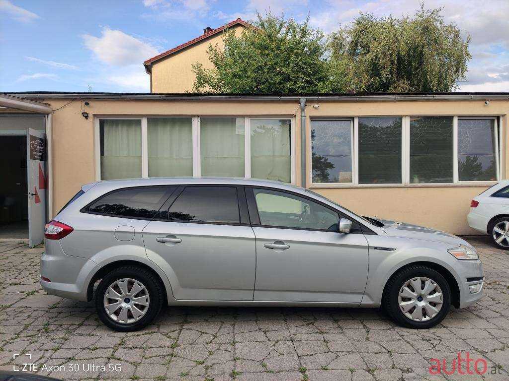 2011' Ford Mondeo photo #5