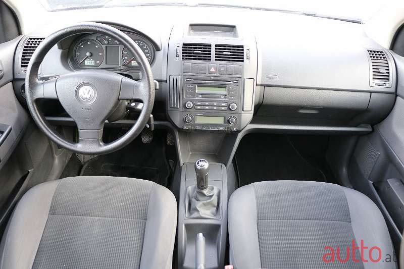 2008' Volkswagen Polo photo #5