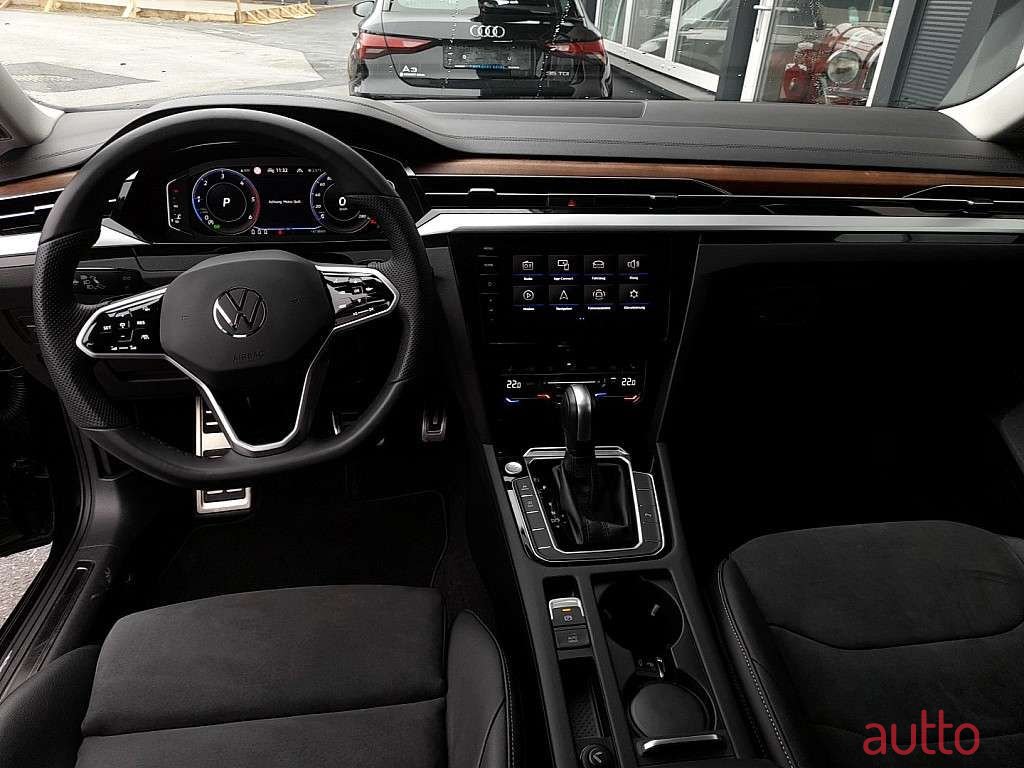 2023' Volkswagen Arteon photo #3
