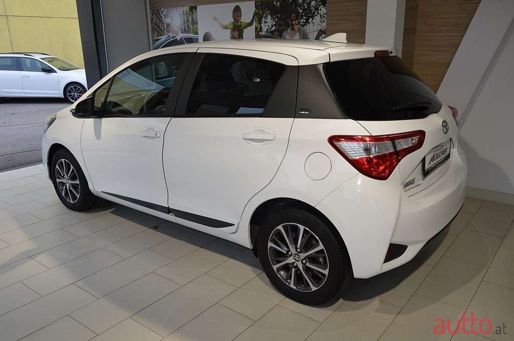 2019' Toyota Yaris photo #3
