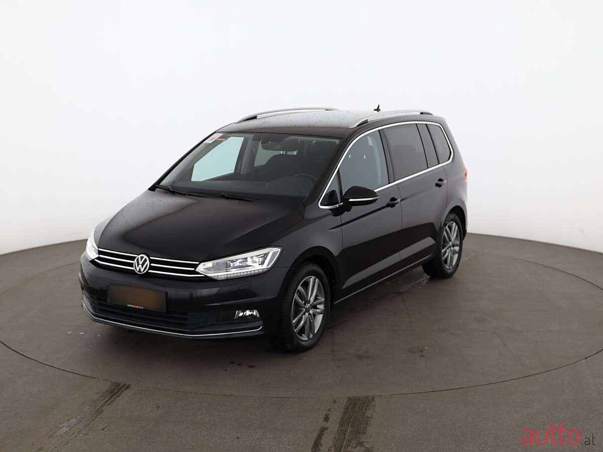 2021' Volkswagen Touran photo #1