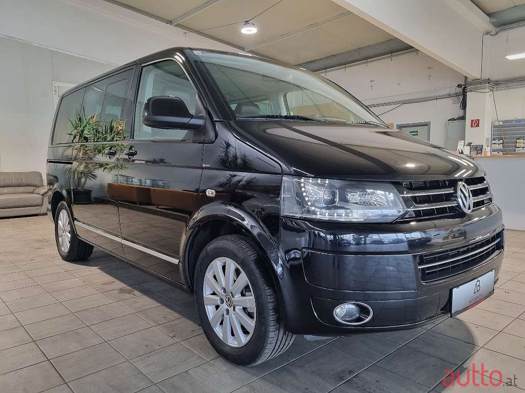 2013' Volkswagen Multivan photo #4