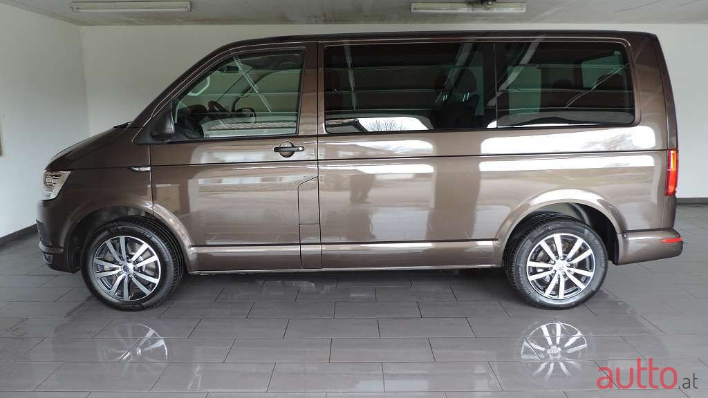2016' Volkswagen Multivan photo #4