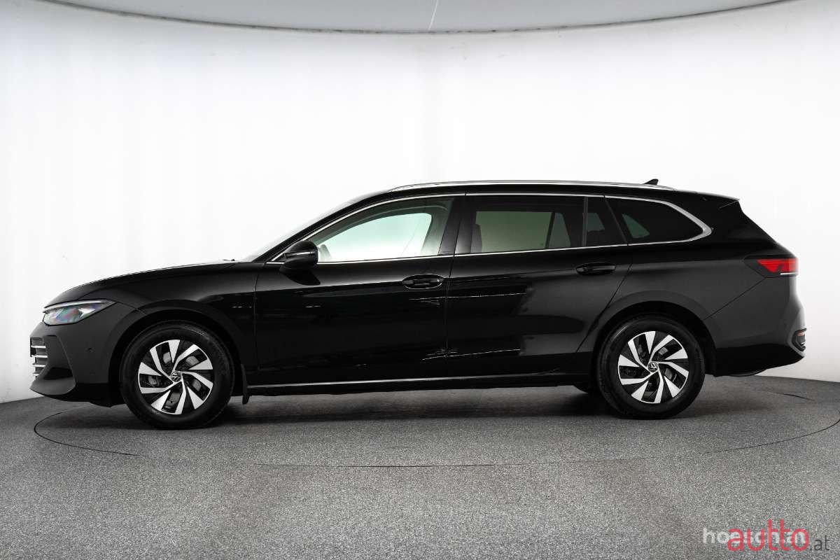 2024' Volkswagen Passat photo #3