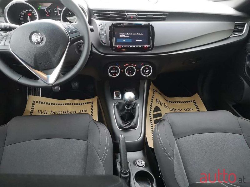 2019' Alfa Romeo Giulietta photo #4