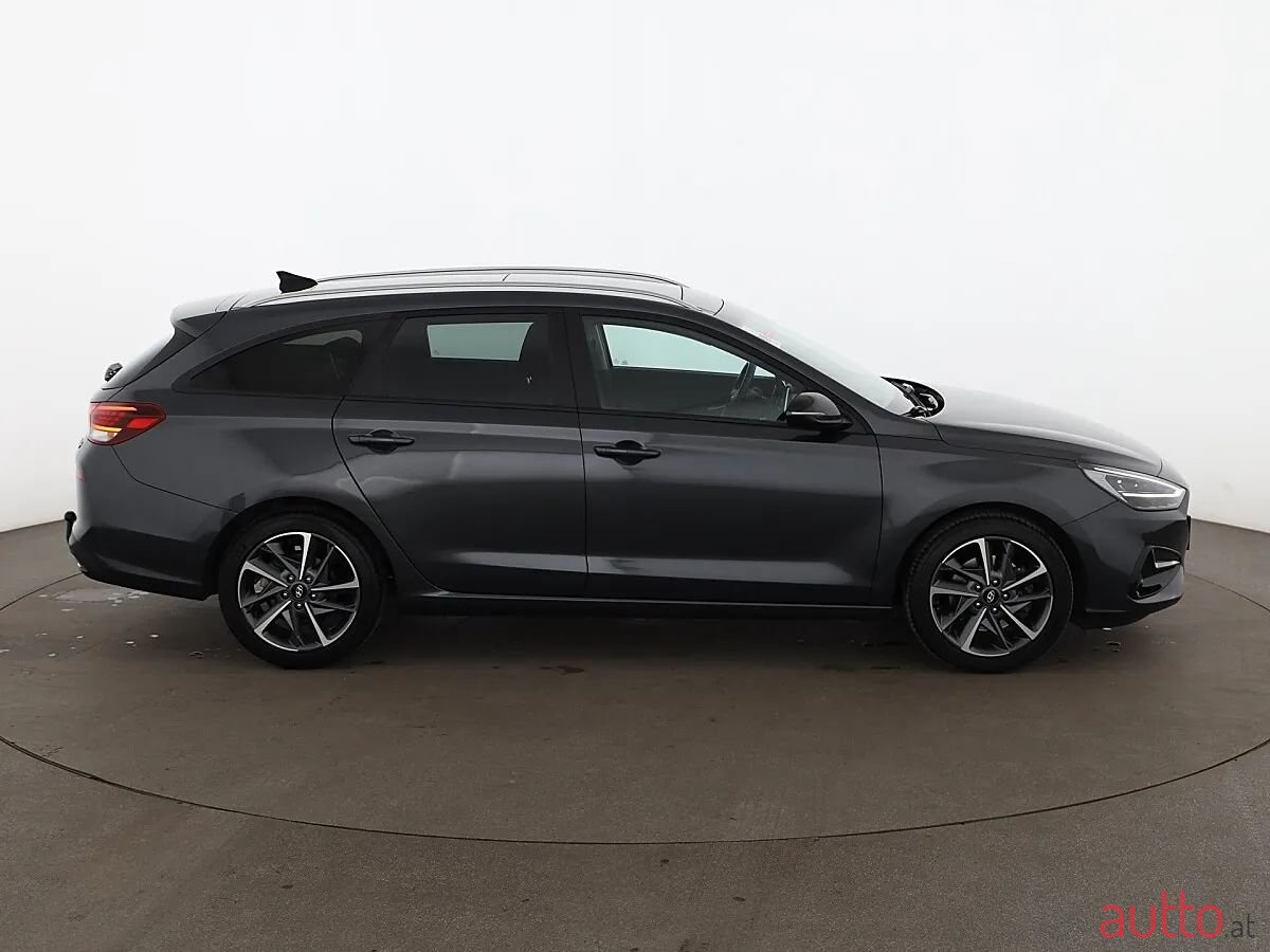 2022' Hyundai i30 photo #3