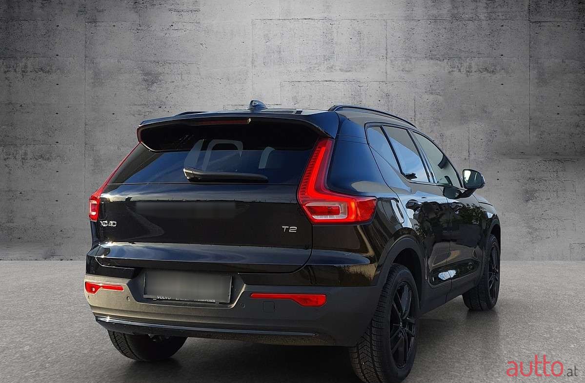 2023' Volvo XC40 photo #2