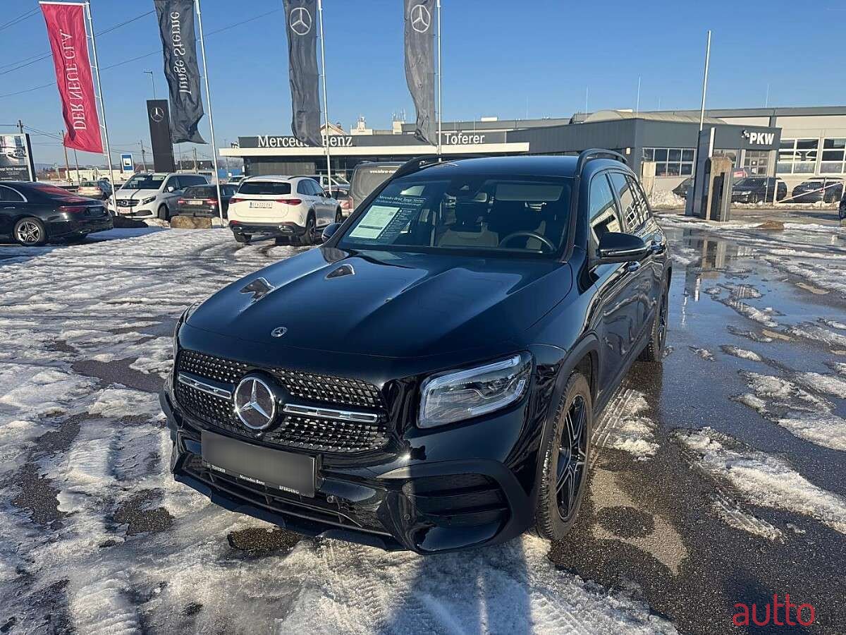 2024' Mercedes-Benz GLB photo #2