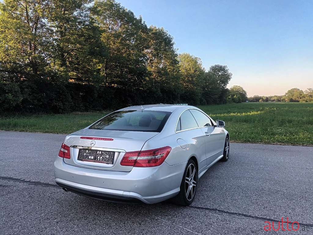 2011' Mercedes-Benz E-Klasse photo #3