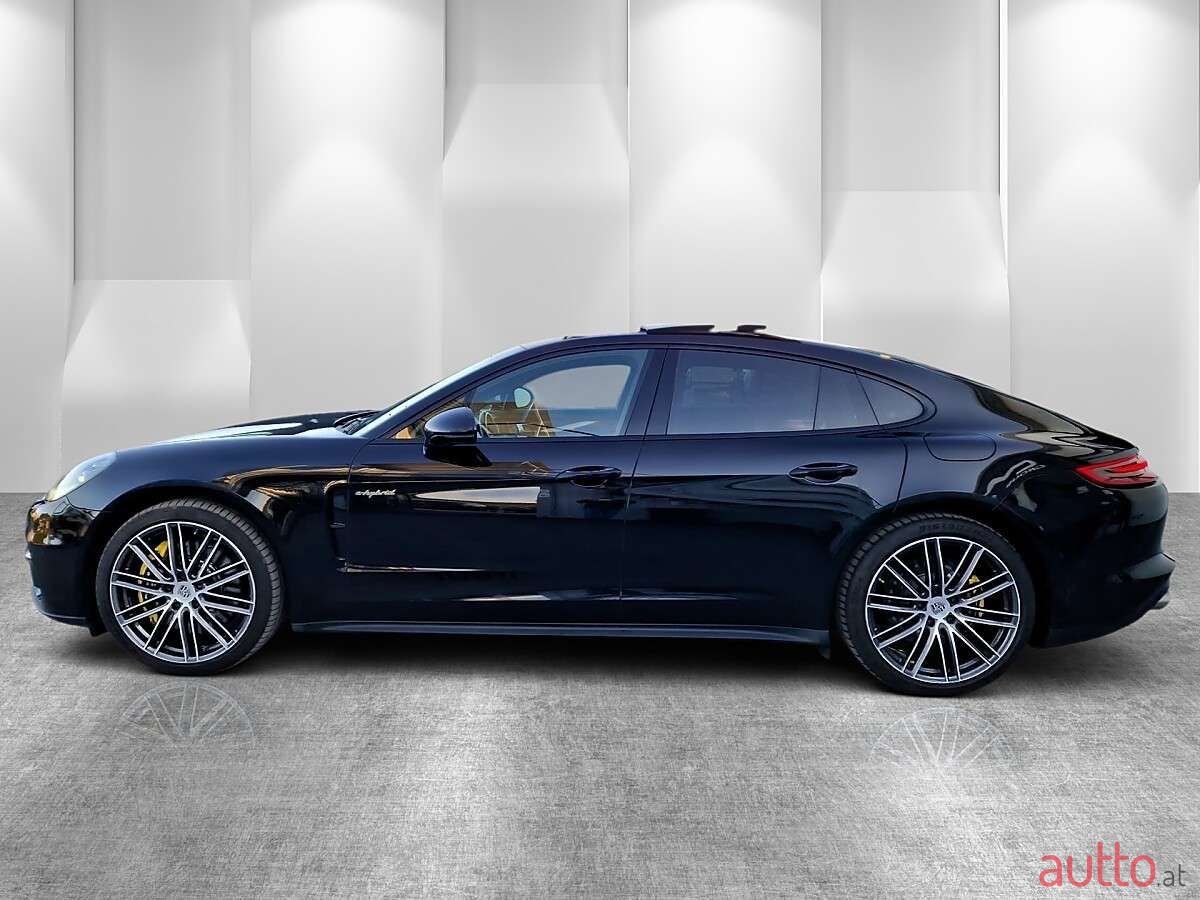 2018' Porsche Panamera photo #3