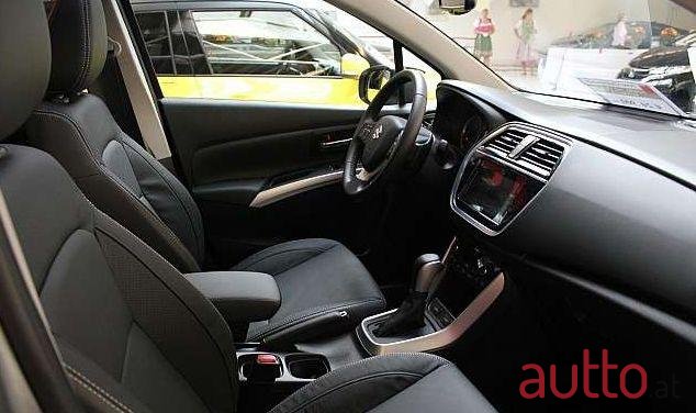 2018' Suzuki SX4 photo #1