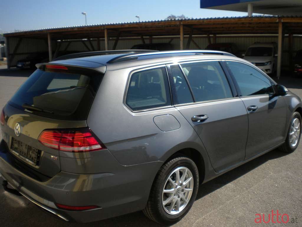 2018' Volkswagen Golf photo #5