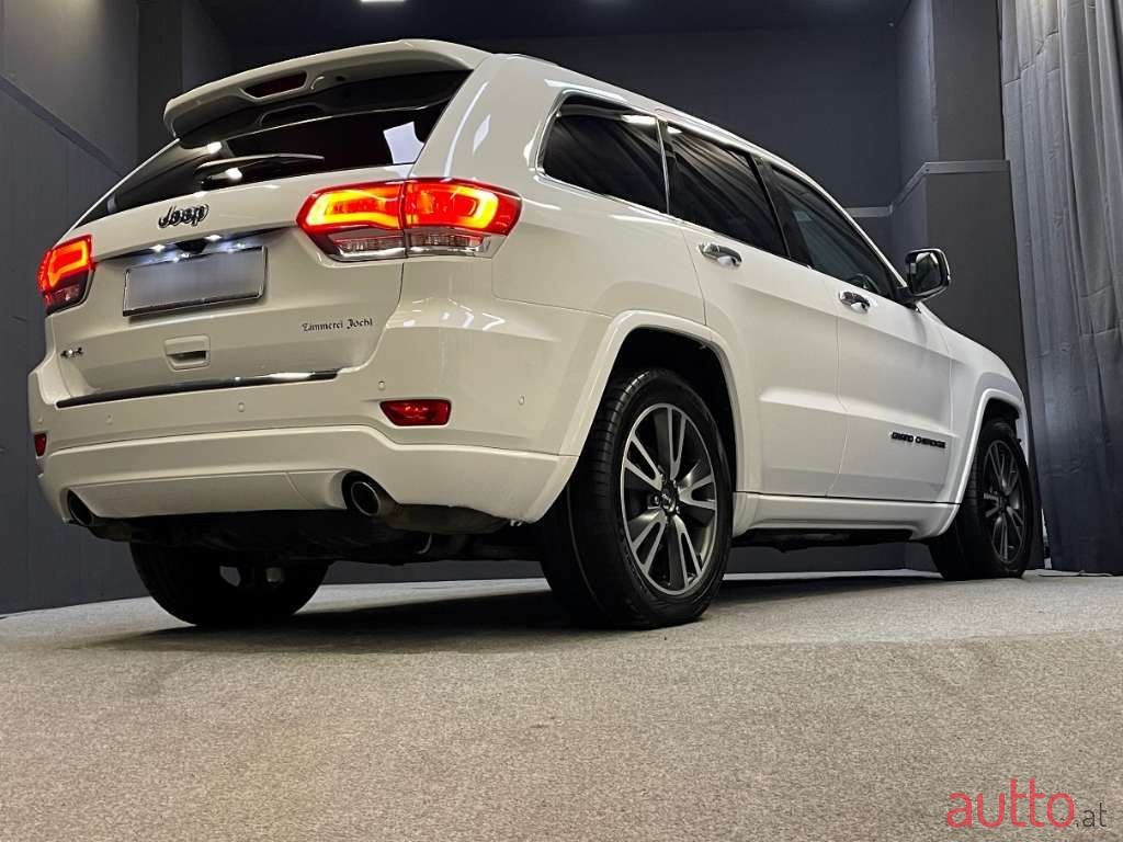 2019' Jeep Grand Cherokee photo #3
